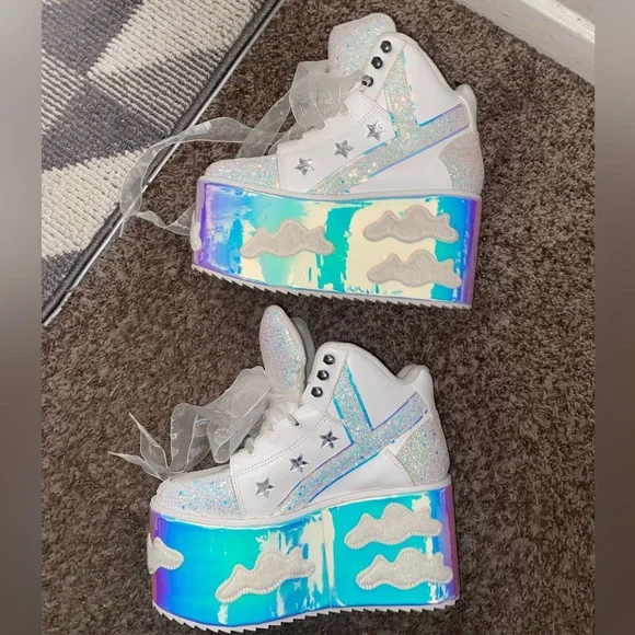 Yru cloud shoes discount
